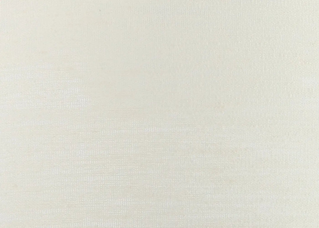 Luminaire plafonnier rond en tissu vanille avec revêtement mural en toile texturée vanille apporte élégance