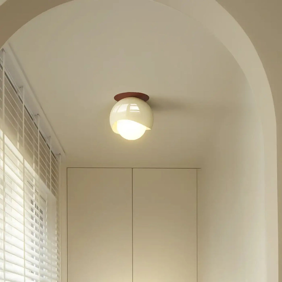 Plafonnier rond en verre opalin au style scandinave moderne