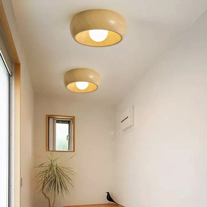 Luminaire plafonnier ceily avec deux éclairages circulaires en bois naturel à finition bois naturel diffusant une lumière chaude