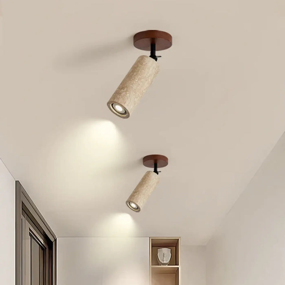 Plafonnier spot orientable en travertin jaune et bois chic