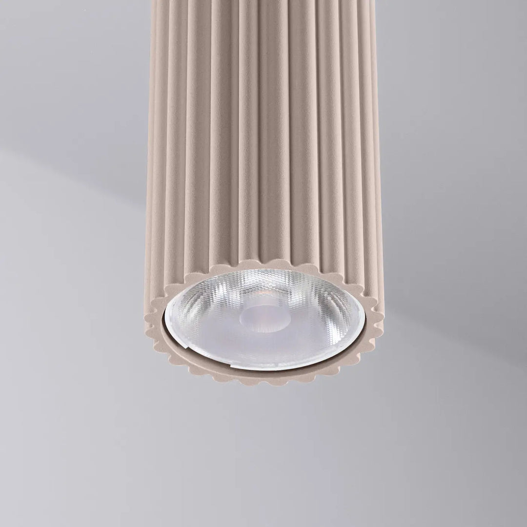 Luminaire plafonnier ivar taupe led 4000k avec abat-jour modernes rainurés et design expressif pour confort d’utilisation
