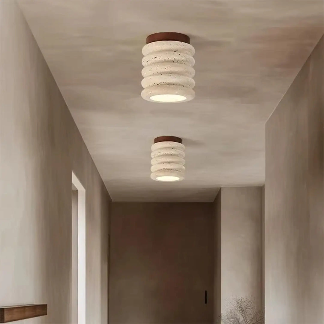 Plafonnier en travertin avec finition en bois design élégant