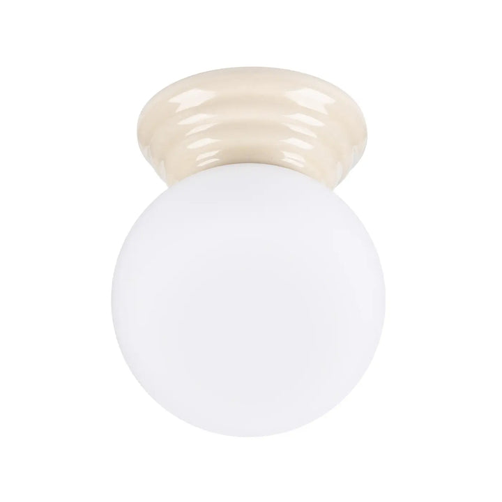 Plafonnier zori beige en céramique crème avec globe en verre dépoli pour une belle décoration et qualités esthétiques ip44