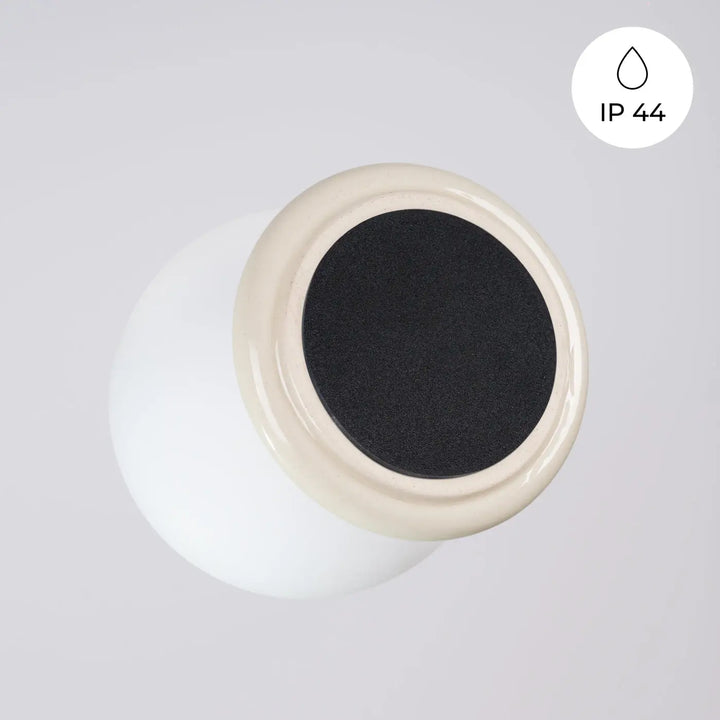 Plafonnier zori beige en céramique crème avec joint intérieur en caoutchouc noir pour une belle décoration et qualités esthétiques