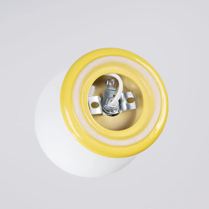 Plafonnier zori jaune avec douille en céramique blanche et contacts métalliques pour belle décoration fiable