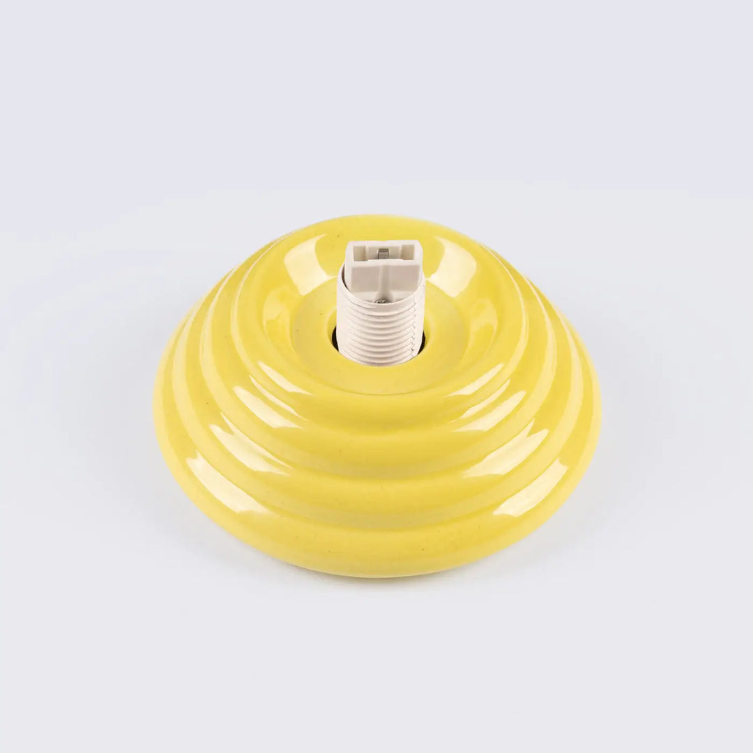 Plafonnier lampe zori jaune en céramique avec design concentrique et douille e27 pour belle décoration et qualités esthétiques