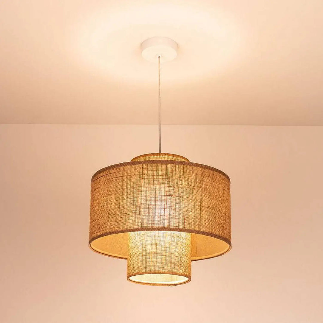 Suspension beige double cylindrique à chaîne en métal avec abat-jour tressé en fibre naturelle chaleureuse