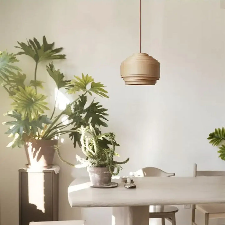 Suspension bois artisanale avec lumière douce chic