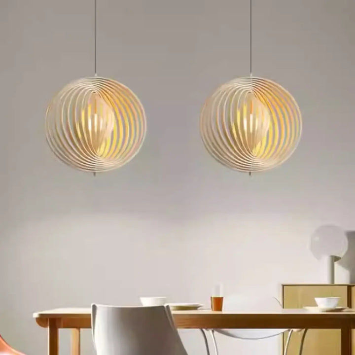 Suspension en bois design spirale pour salon ou salle à manger