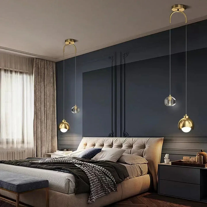 Suspension Boule Dorée Noire Ou Transparente Avec Lumière Led Chic