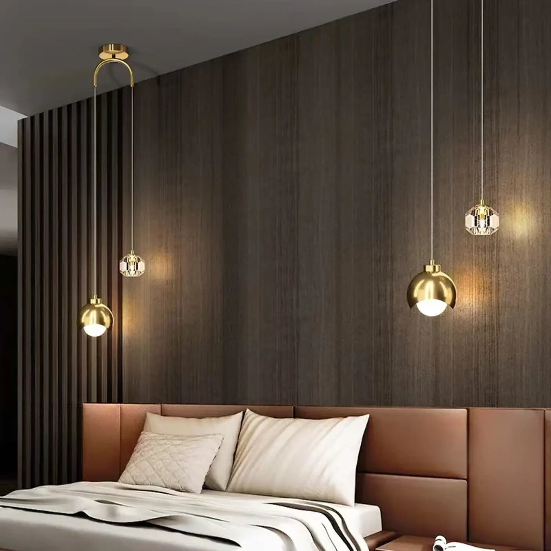 Suspension Boule Dorée Noire Ou Transparente Avec Lumière Led Chic