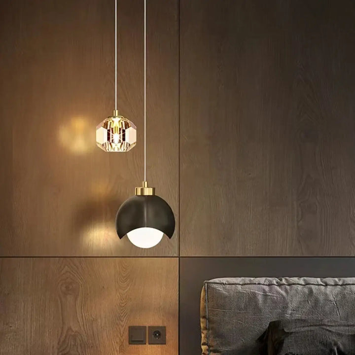 Suspension Boule Dorée Noire Ou Transparente Avec Lumière Led Chic
