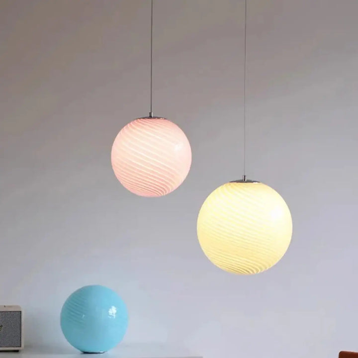 Suspension boule en verre design doux et contemporain chic