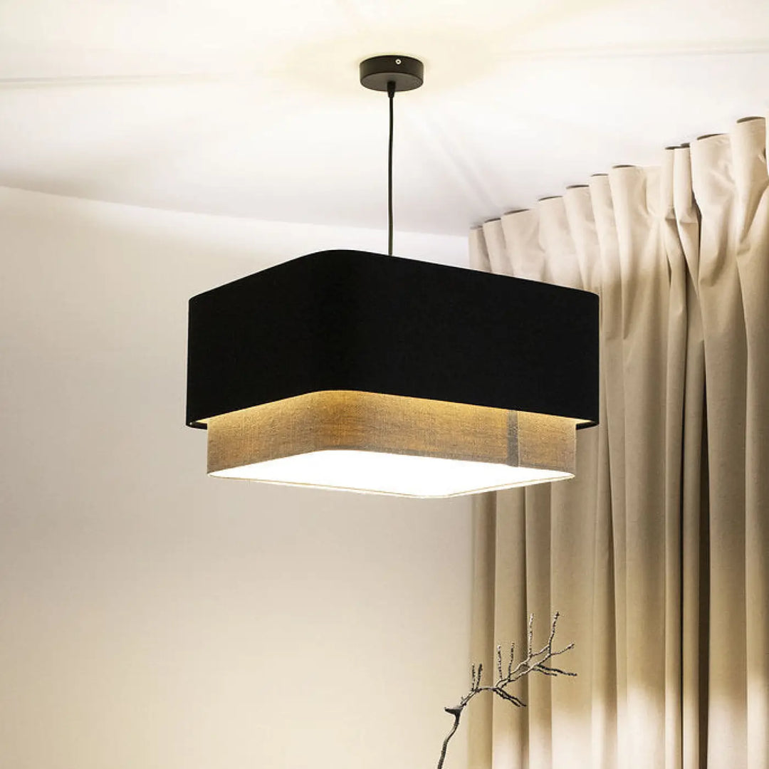 Suspension carrée noire kwadro duo avec textile raffiné beige et éclairage chaud diffusé