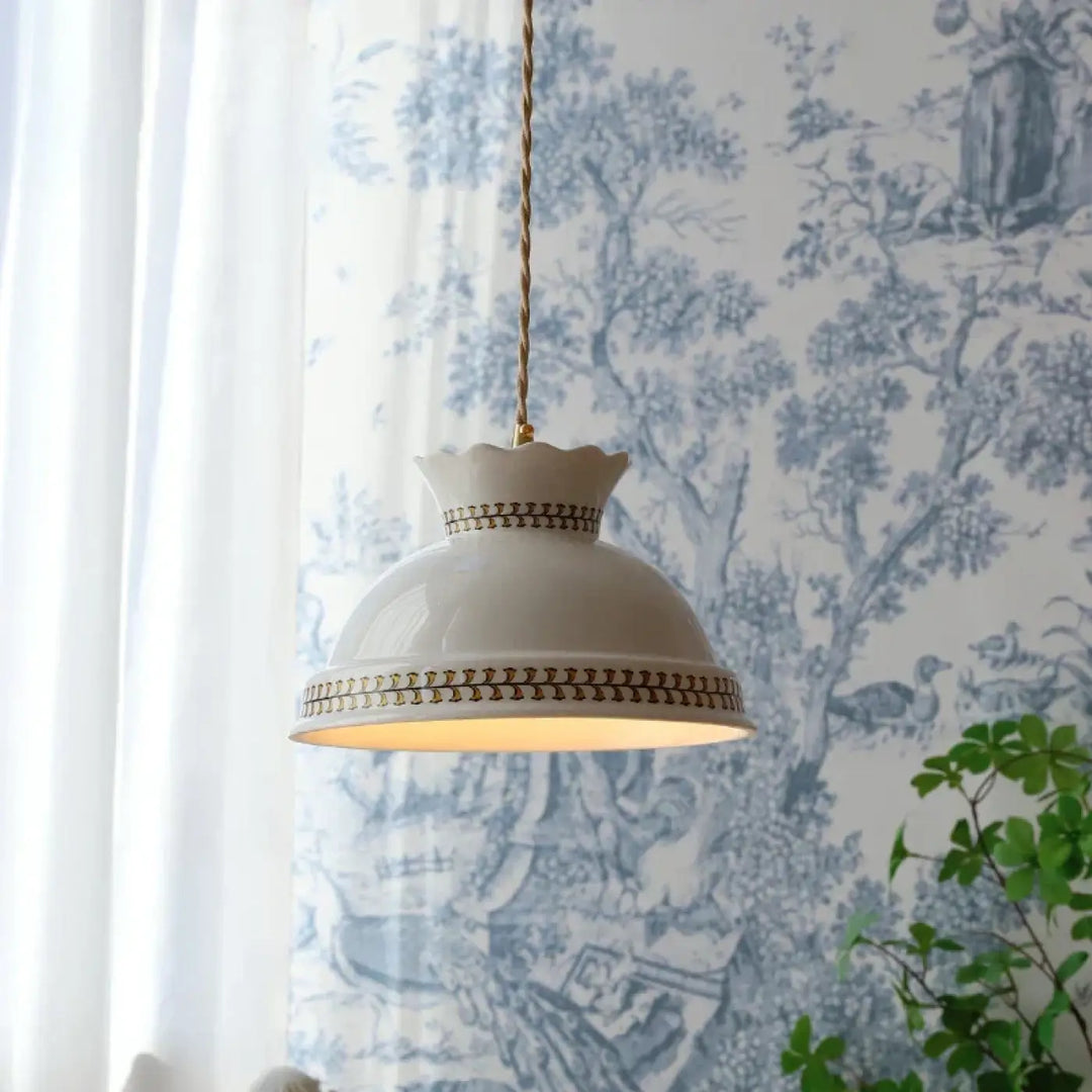 Suspension en céramique blanche style champêtre raffiné
