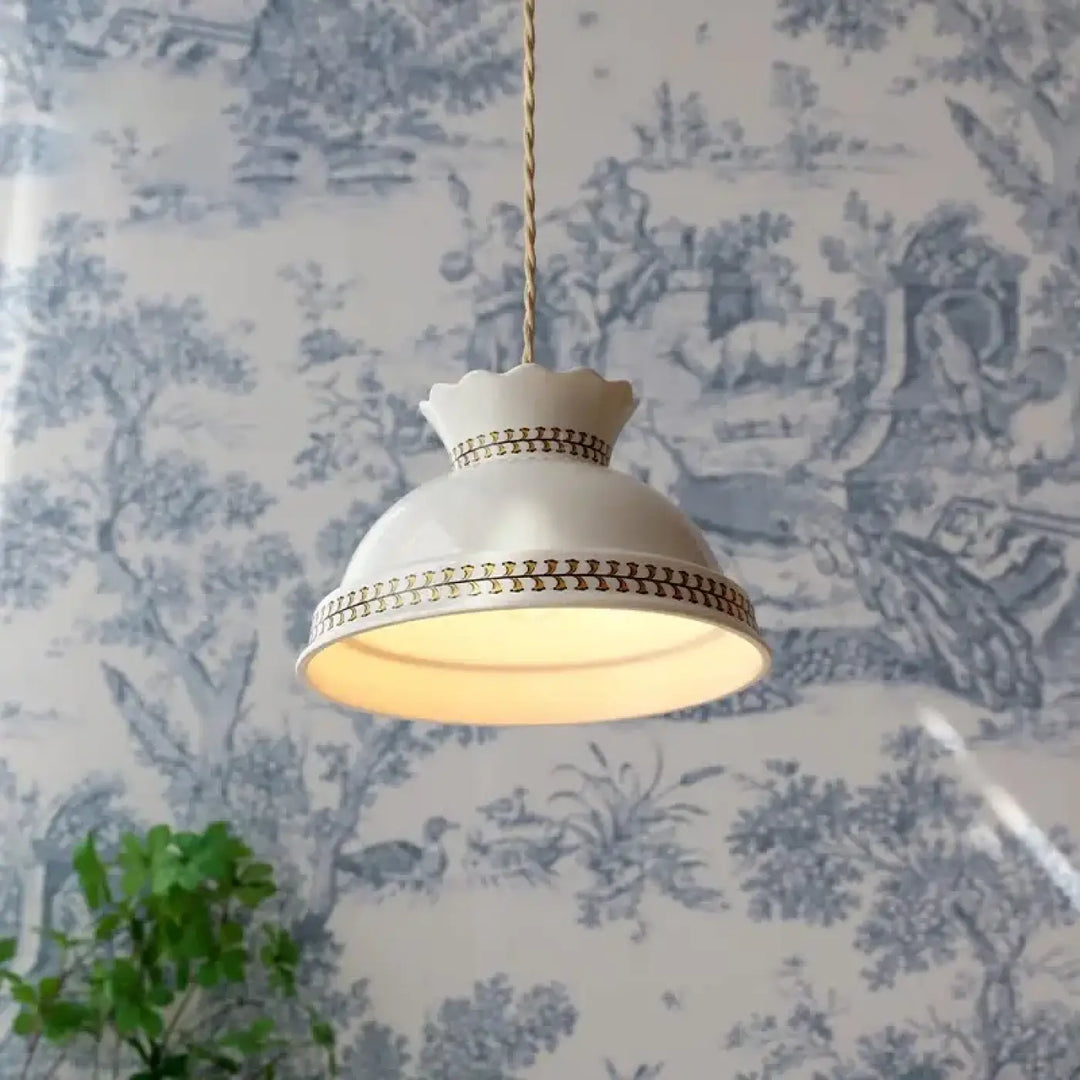 Suspension en céramique blanche style champêtre raffiné