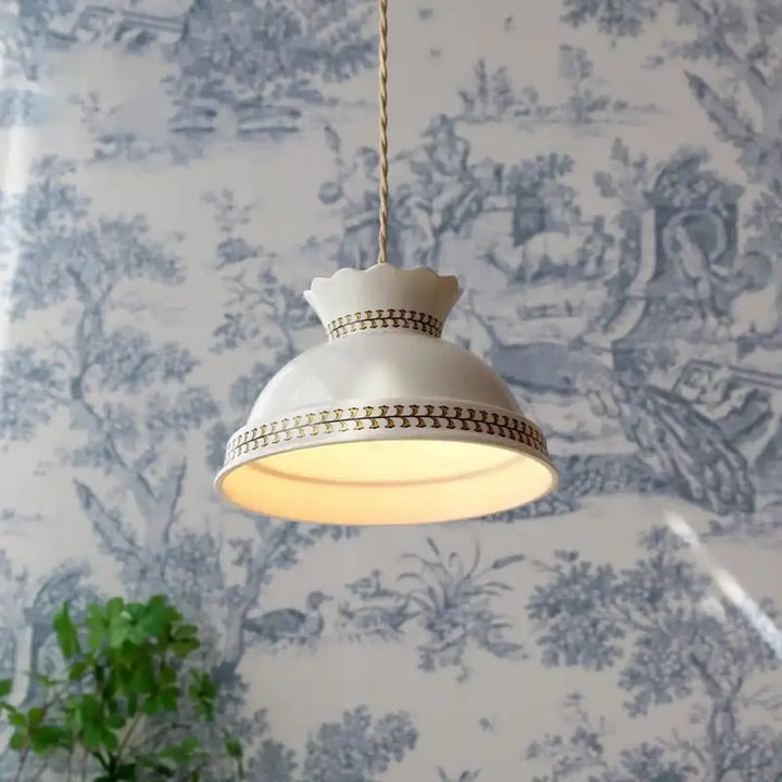 Suspension en céramique blanche style champêtre raffiné