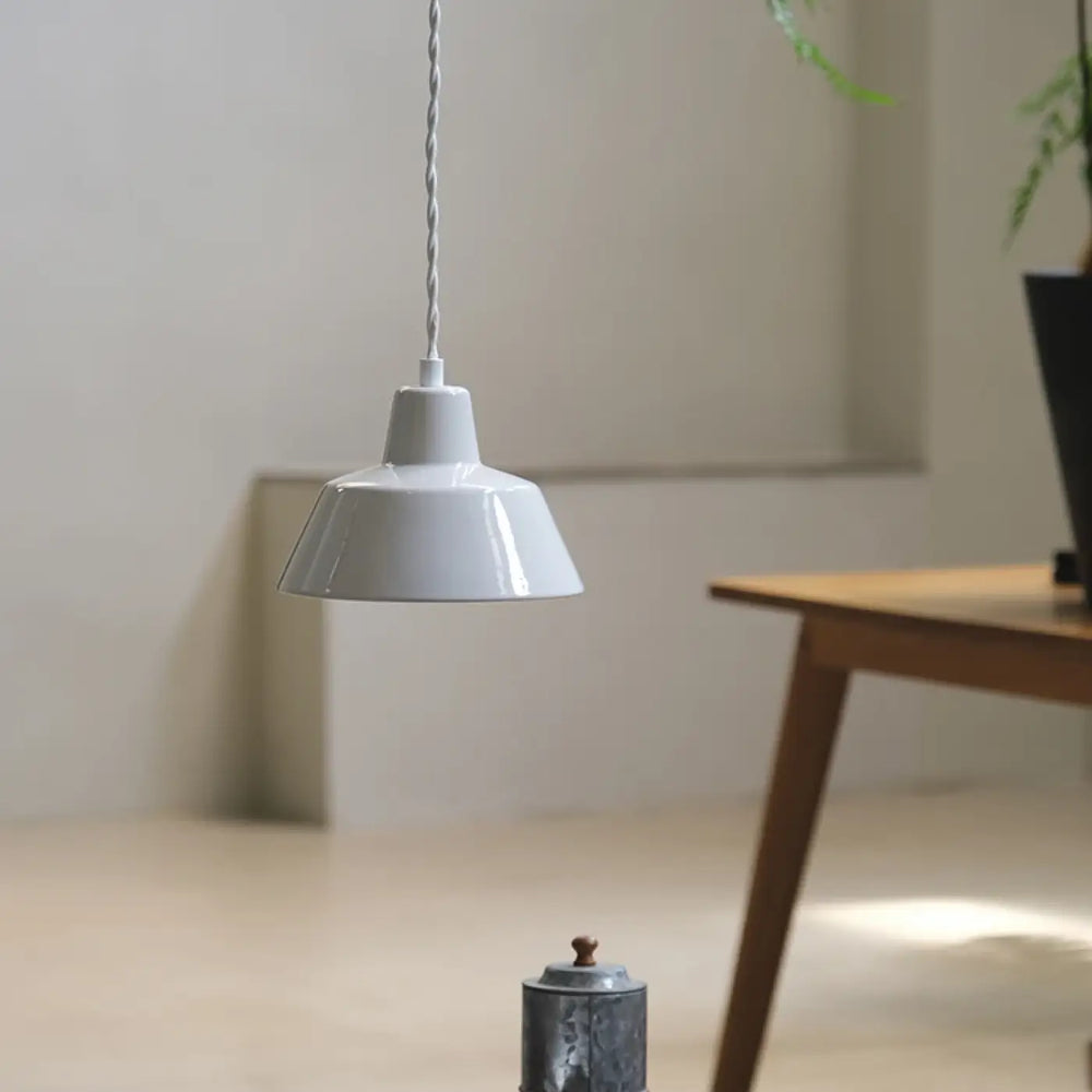 Suspension en céramique style atelier minimaliste chic