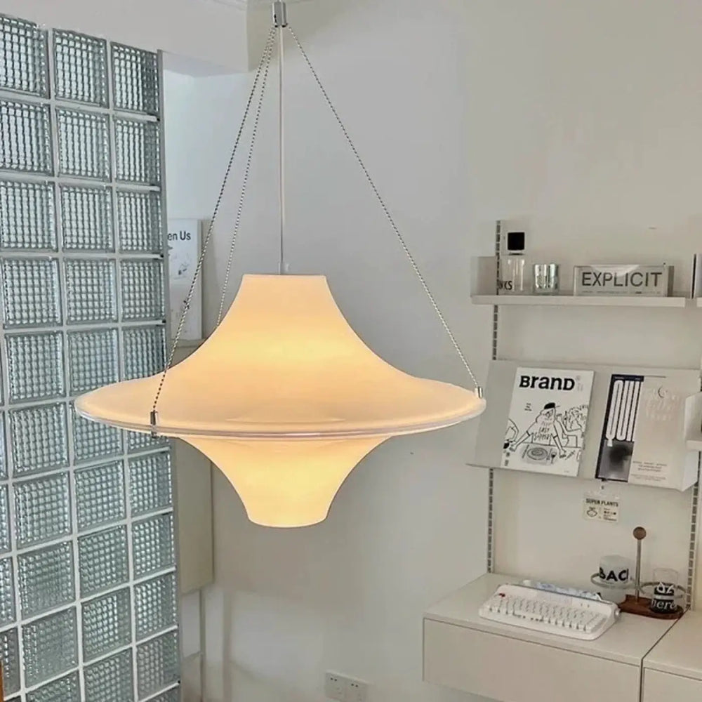 Suspension courbes fluides blanche ambiance douce chic