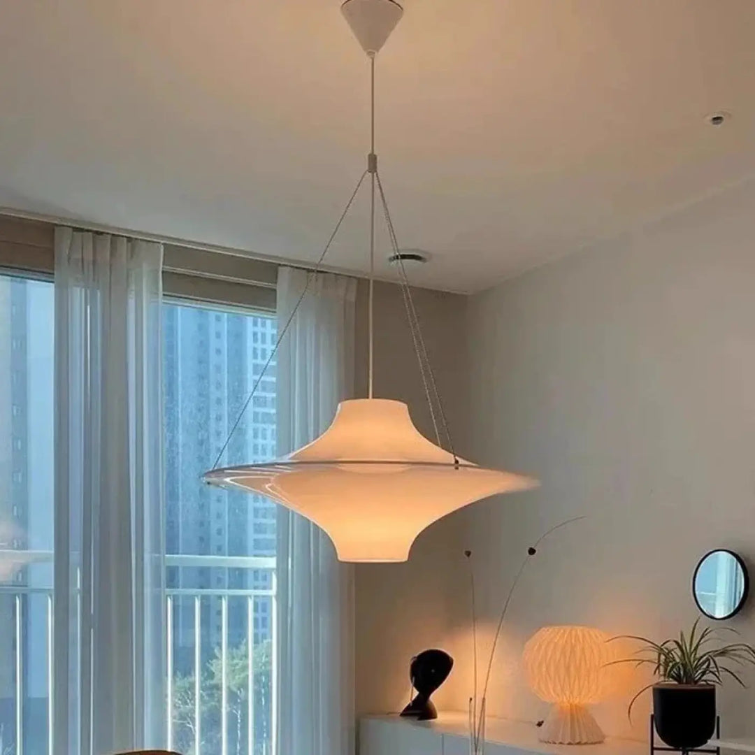 Suspension courbes fluides blanche ambiance douce chic