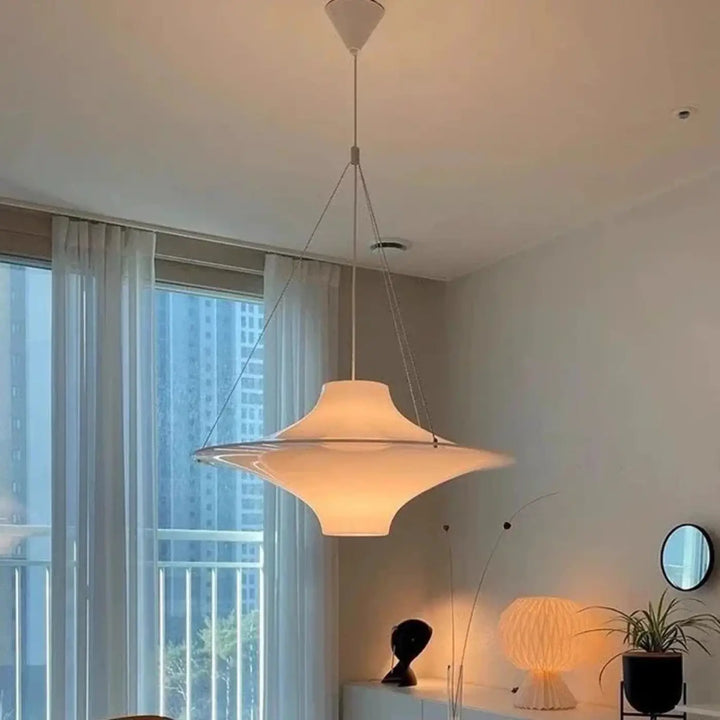 Suspension courbes fluides blanche ambiance douce chic
