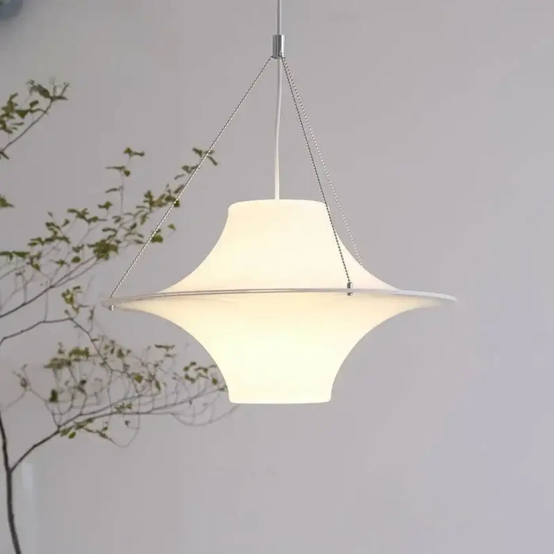 Suspension courbes fluides blanche ambiance douce chic