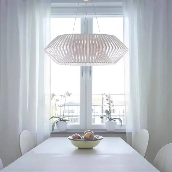 Suspension design ajourée en bois moderne pour salle à manger

