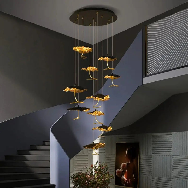 Suspension artistique feuilles sculptées noir doré élégant
