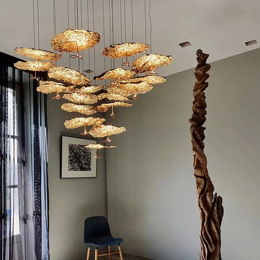 Suspension artistique feuilles sculptées noir doré élégant
