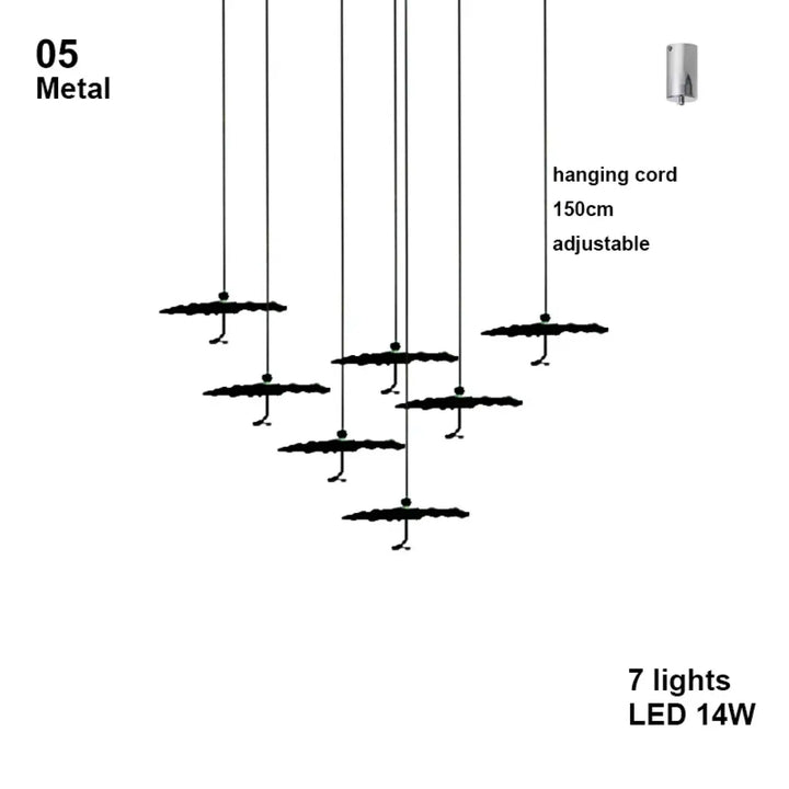 Suspension artistique feuilles sculptées noir doré élégant