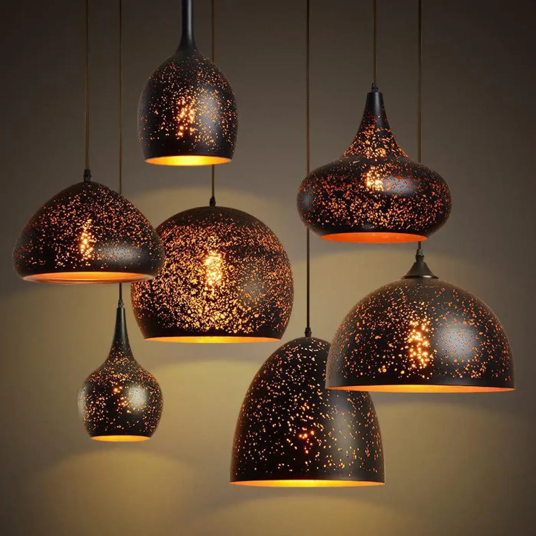 Suspension design artistique noir mat lumière dorée moderne