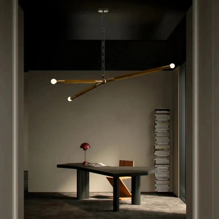 Suspension luminaire pika en laiton et noir avec trois globes lumineux design asymétrique moderne