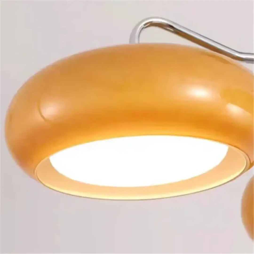 Suspension luminaire longa avec abat-jour en plastique ambré brillant et bras en métal chromé pour décoration intérieure design aux