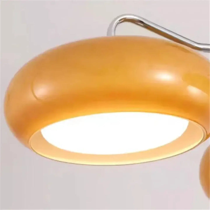 Suspension luminaire longa avec abat-jour en plastique ambré brillant et bras en métal chromé pour décoration intérieure design aux