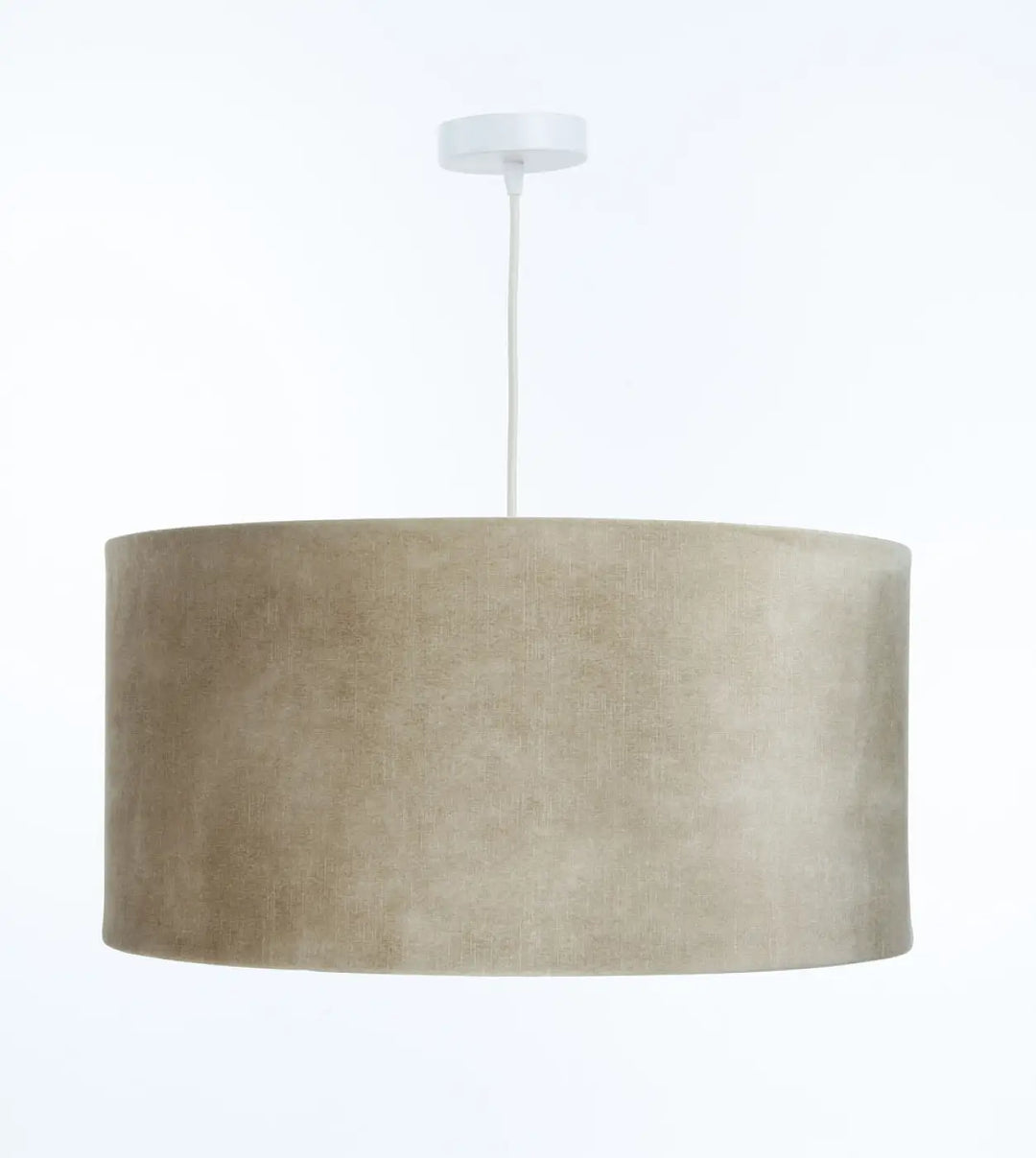 Suspension design beige cylindrique avec abat-jour en tissu texturé et fixation plafond blanche vintage glamour