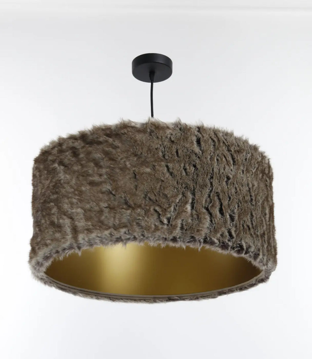 Suspension luminaire bear light en fausse fourrure douce beige avec intérieur doré pour un design intérieur élégant