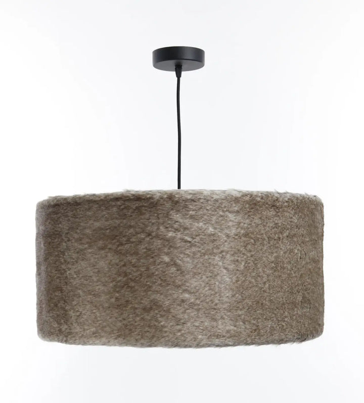 Suspension design beige en fausse fourrure douce cylindrique avec fixation plafond en métal noir bear light