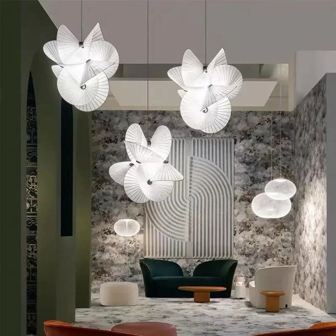Suspension Design Blanche En Tissu Forme Éventail Élégante