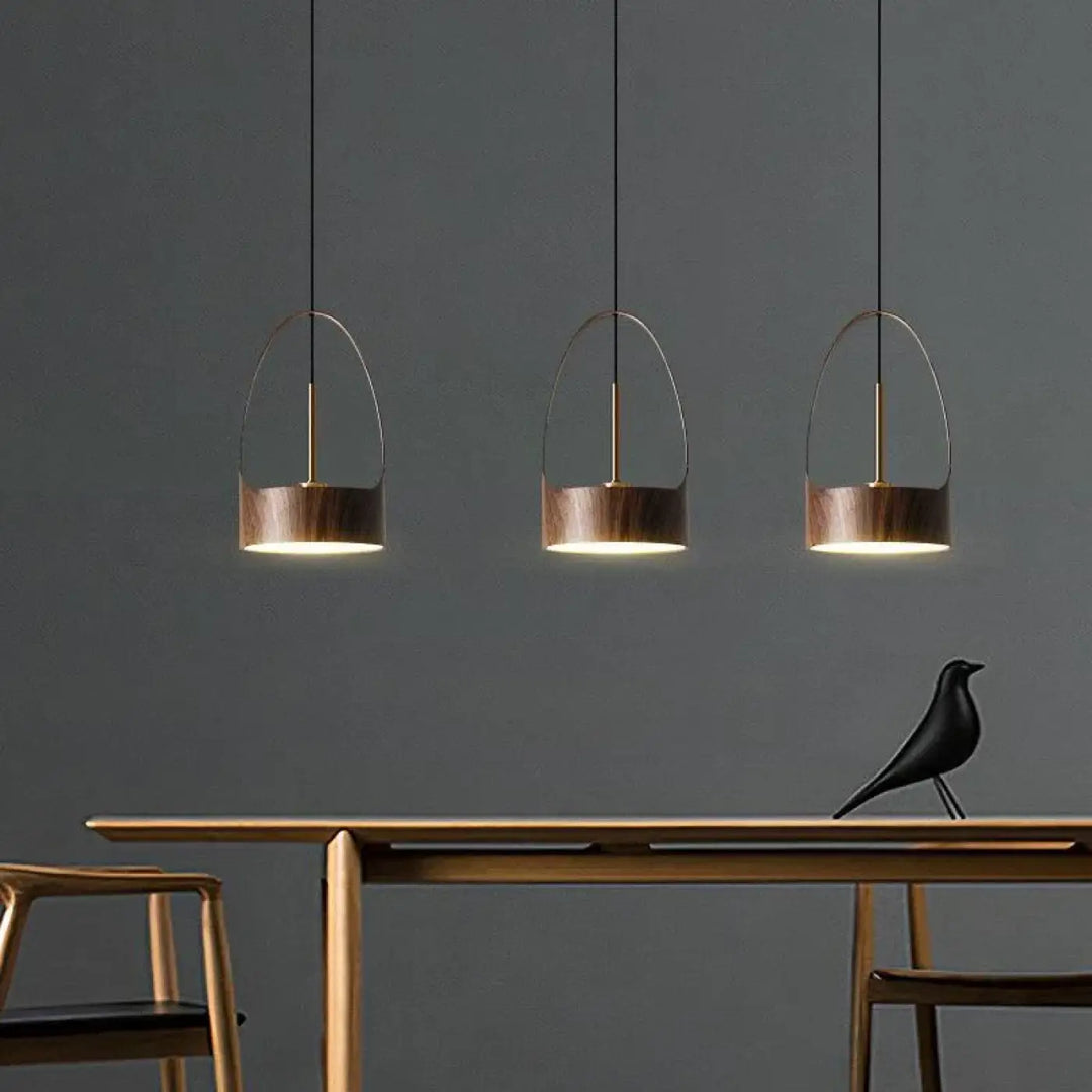 Suspension design bois moderne avec abat-jour cylindrique élégant

