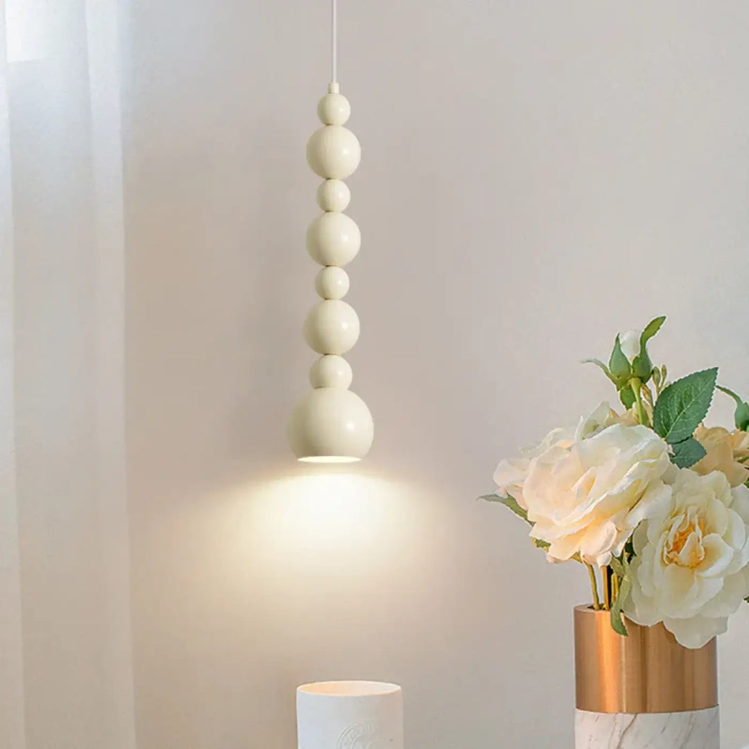 Suspension design boules blanches modernes pour chambre enfant