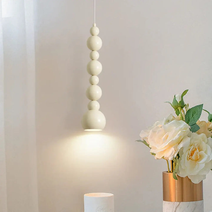 Suspension design boules blanches modernes pour chambre enfant