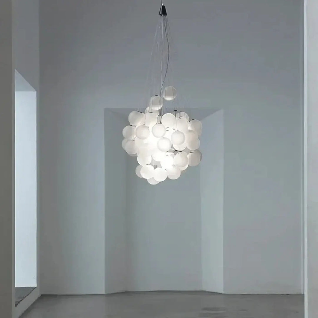 Suspension contemporaine en globes de verre blanc gris