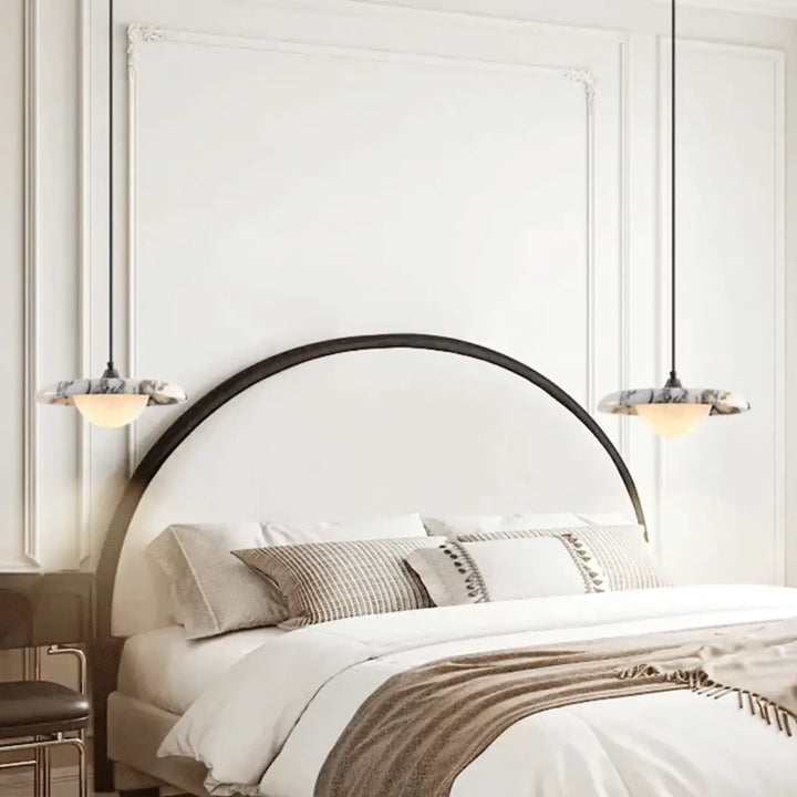 Suspension Design Avec Disque En Marbre Et Demi-Sphère

