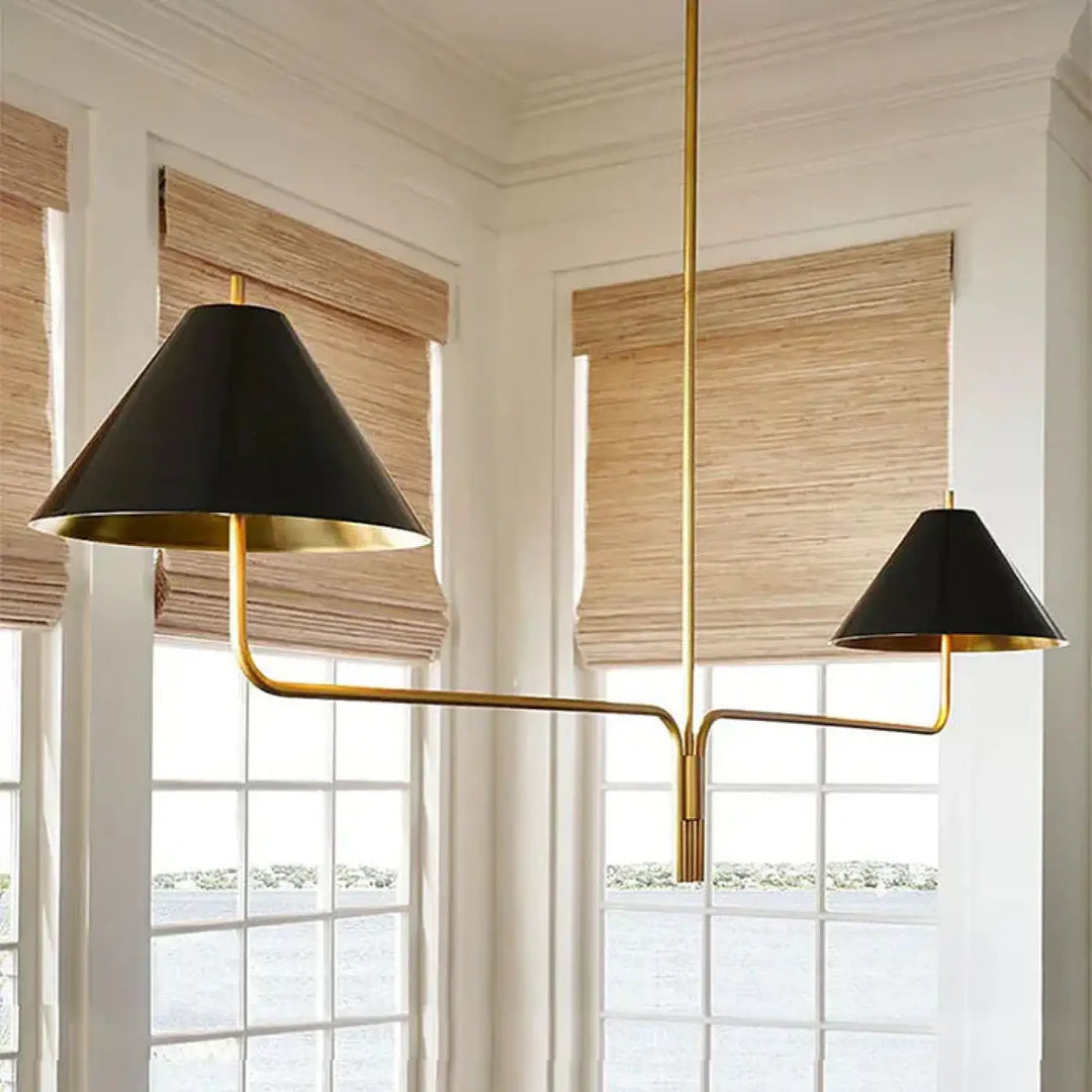 Suspension design dorée à deux bras avec abat jour beige