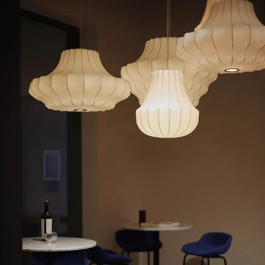 Suspension design élégante en tissu et métal sculpté