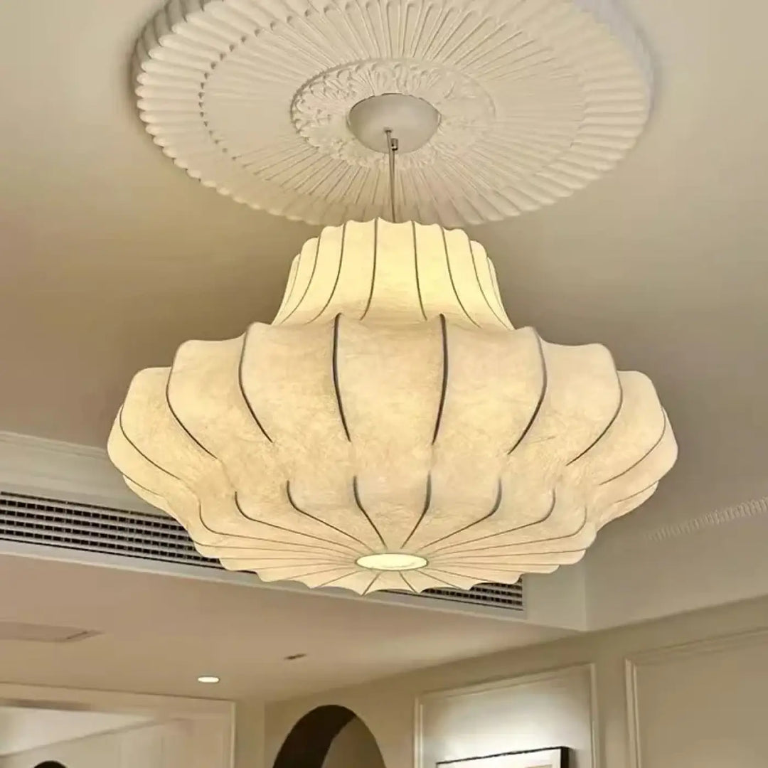 Suspension design élégante en tissu et métal sculpté