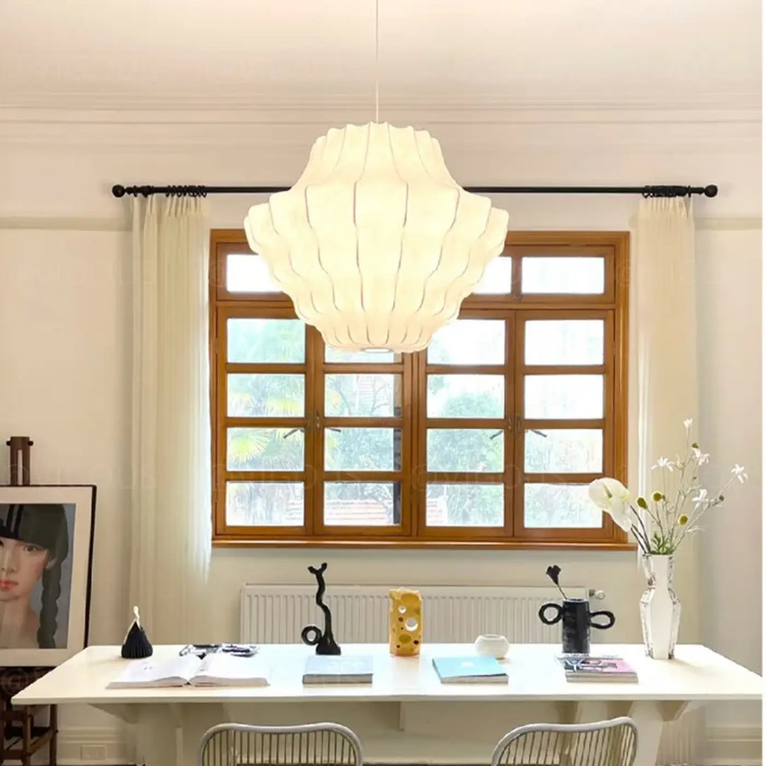 Suspension design élégante en tissu et métal sculpté