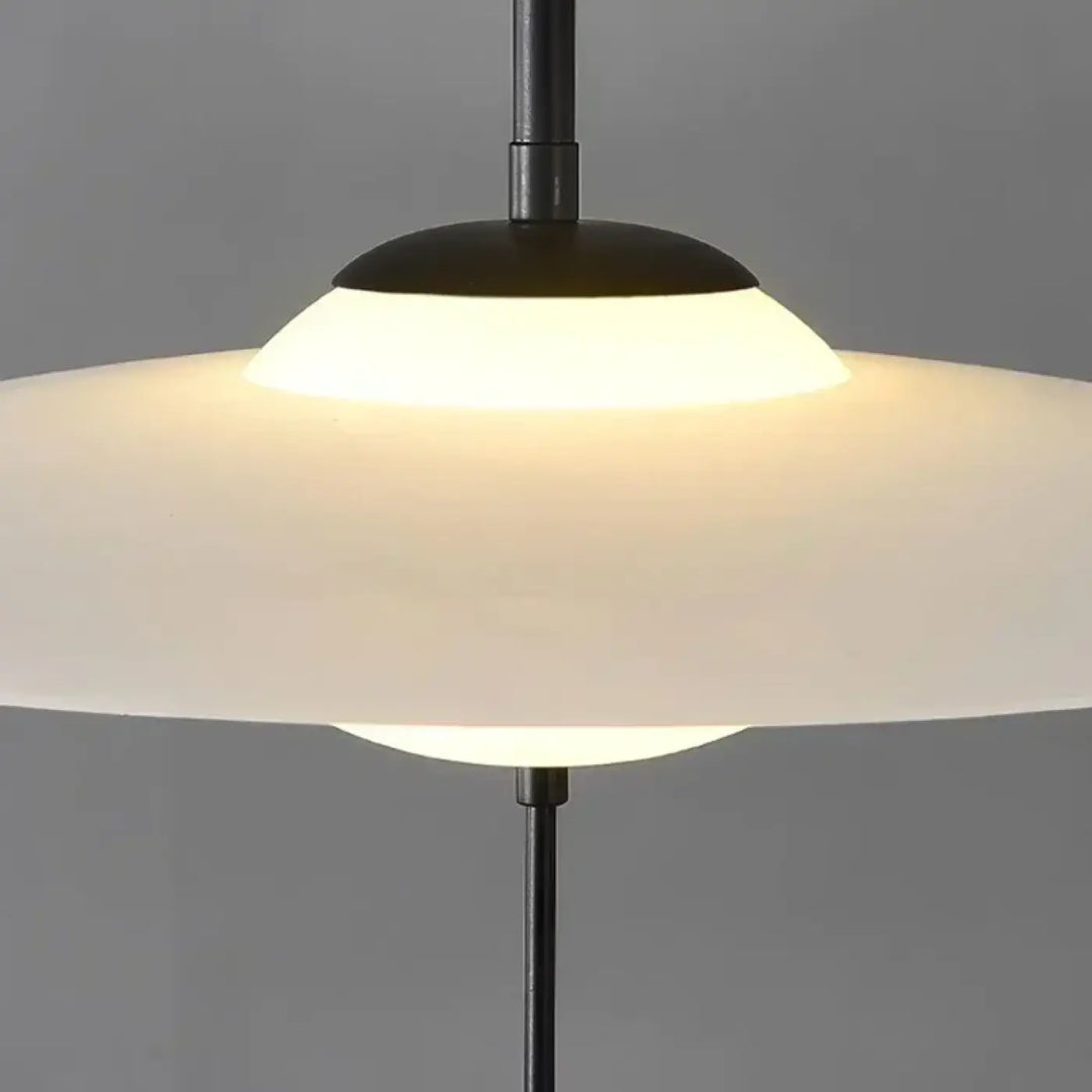 Suspension design minimaliste disque blanc et tige noire moderne