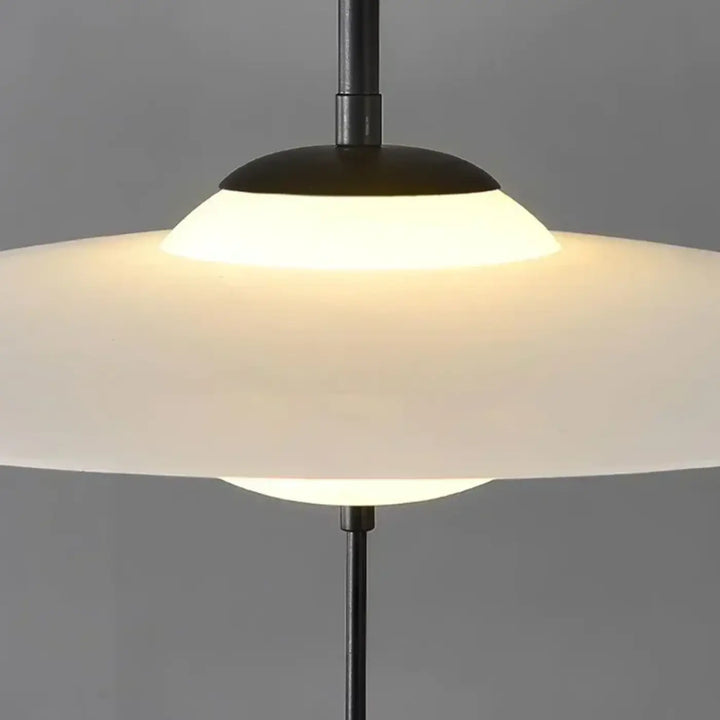 Suspension design minimaliste disque blanc et tige noire moderne