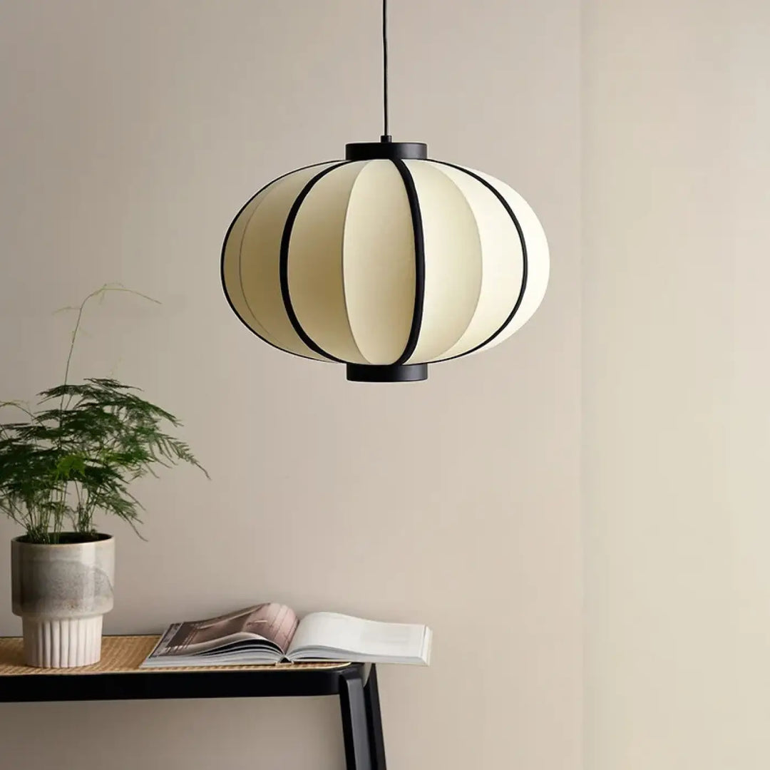Suspension minimaliste en tissu écru style beige élégant